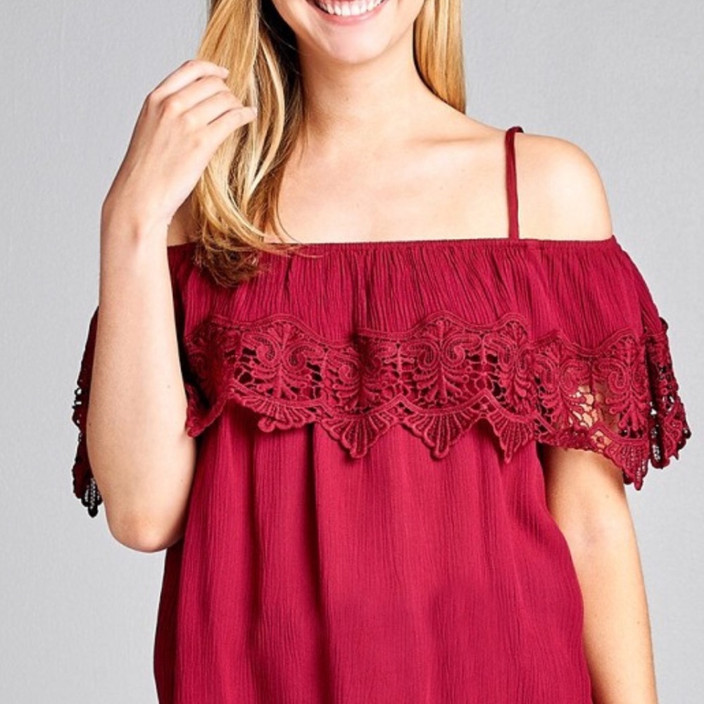 Various colors of lace top shirts